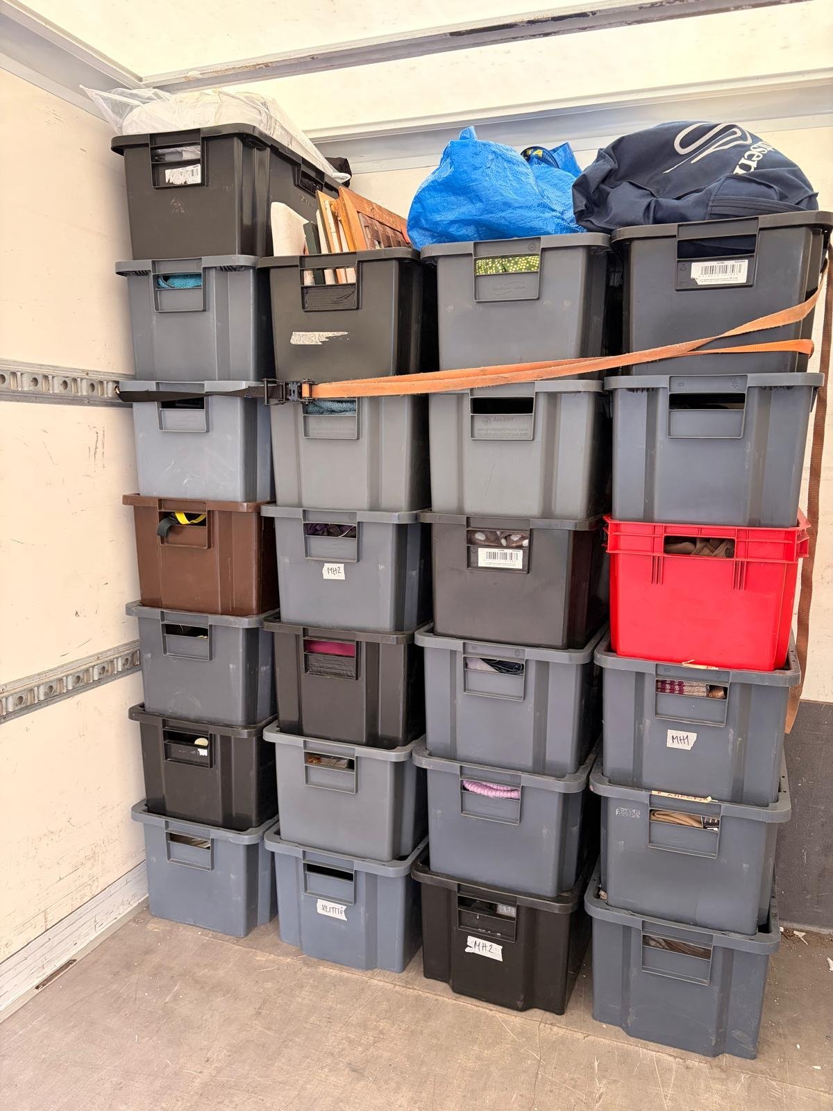 Moving boxes in Helsinki — Kuljetusvarma