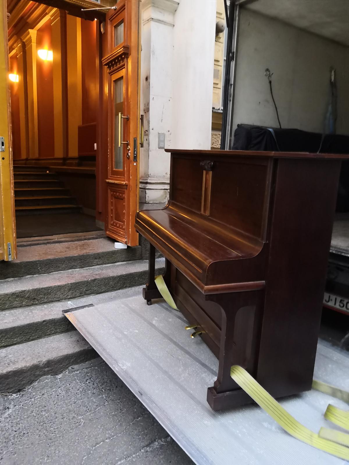 Pianonkuljetus Helsingissä